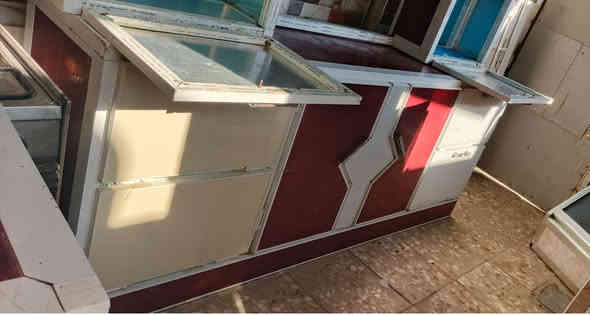 كاونتر قطعتين ارضي وملحق تسكام قياس 2 ونص تكم عمل درجه اولى السعر 225 وبيه مجال قليل العنوان محاويل ***********
