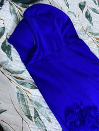 فستان سهرة • أزرق غامق • ريش