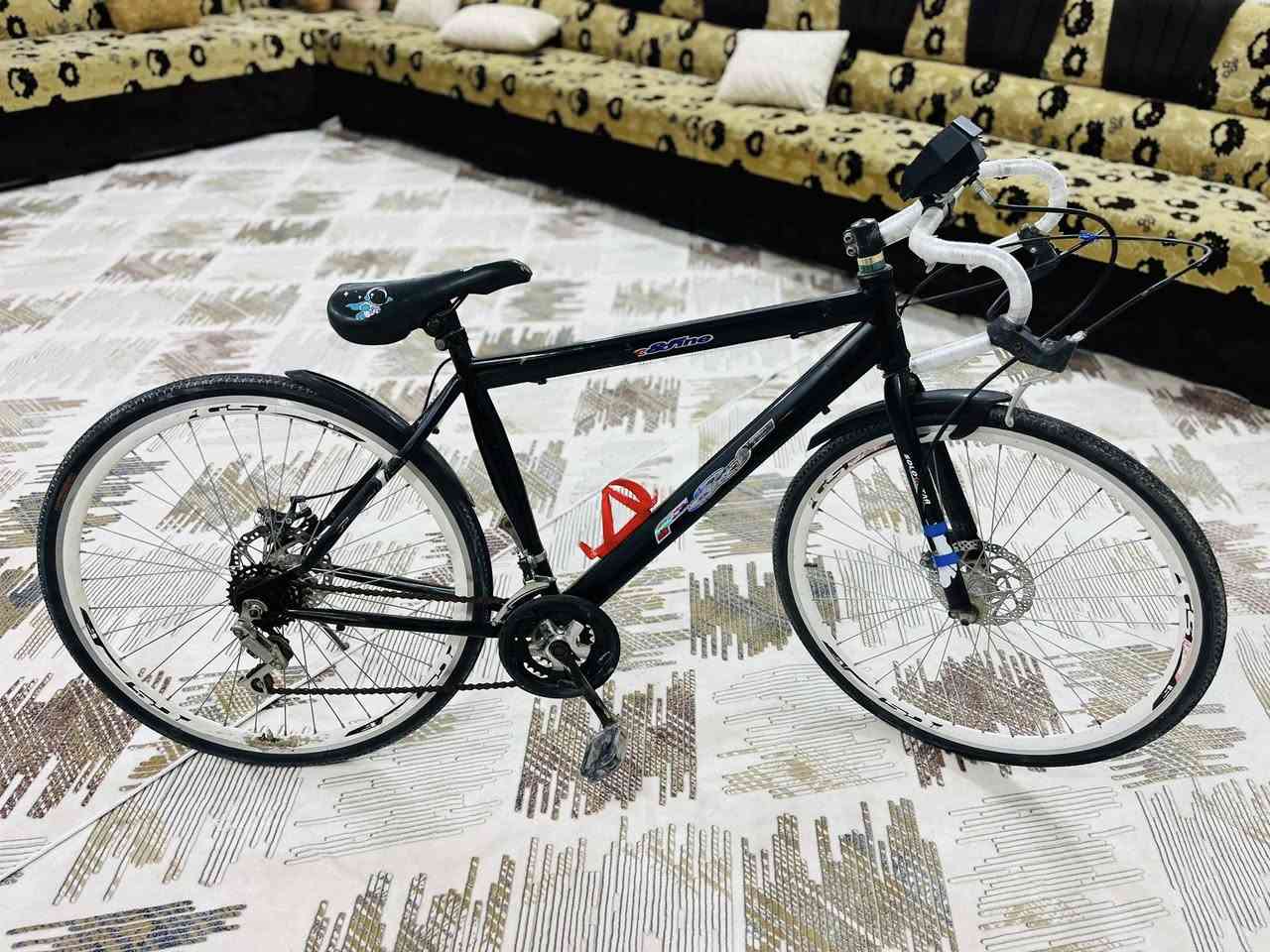 ئەم پاسکیلەبوفروشتن زورپاکوجوانە هەموگیانی بیلادی دوتای لوکی بوبستراوە تەنهاگیرەکەی ئیش ناکات 
سعری 50هزار معاملە 
عنوان کرکوک پنجاعلی 
***********
