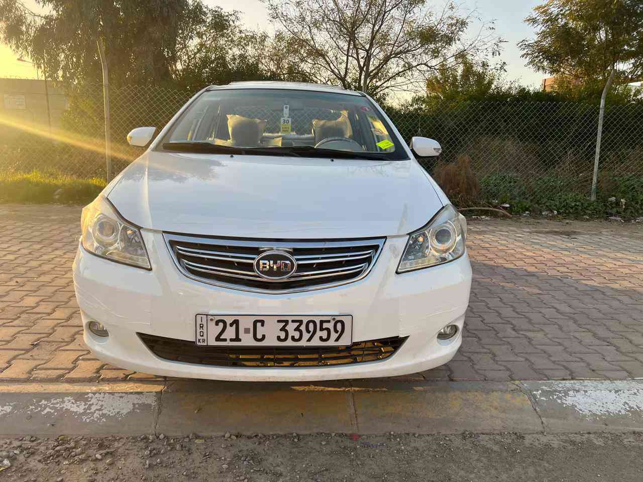 سياره بيوايدي موديل 2014 
سياره مكفولة من دعامية للدعامية بدون صبغ بدون حادث ماشي 170 حقيقي سپير مانازل 
مواصفات فول واحد على واحد 
كير اوتوماتيك كشن جلد سلايت قفل مركزي بصمه شغال شاشه وكاميرا حاسة مرايات إشارة لايتات كهربائي تبريد شغال سنويه لحد 30 جديد هزا براد جديد السعر 68 بي مجال بسيط شراي خابر عنوان كركوك رقم موبايل *********** كركوك, العراق
