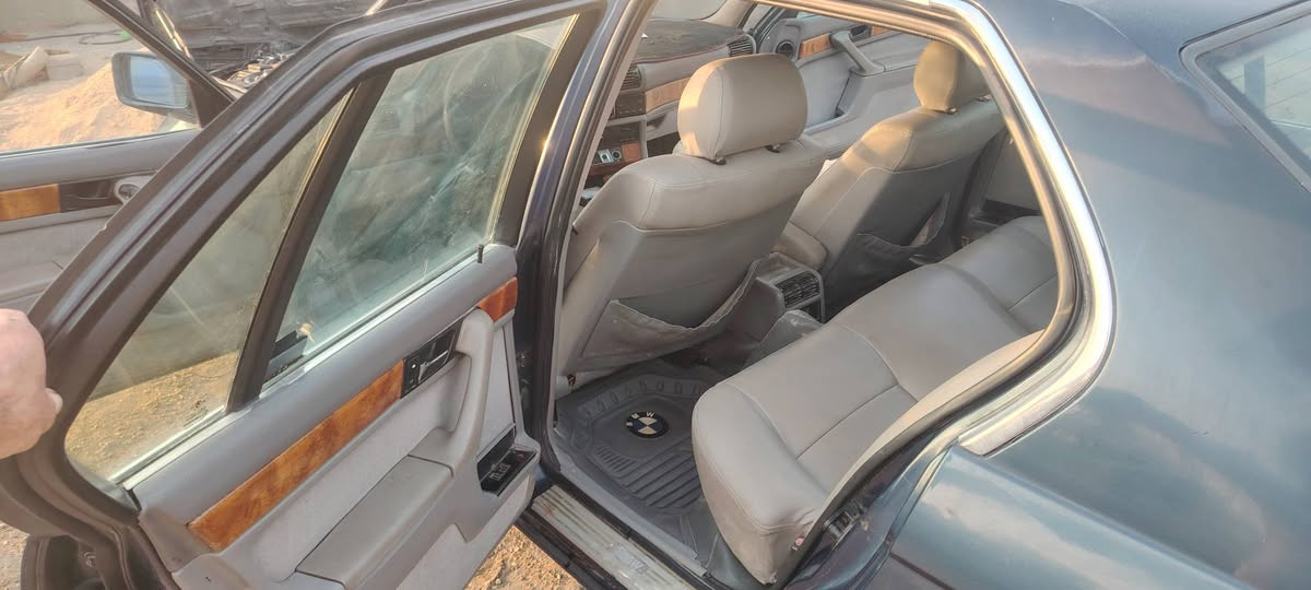 Bmw e32 730i 1992 v8
رقم انبار مشروع وطني بأسمي مكينه 30 ثمانيه سلندر حاويه اوتماتيك تبريد شغال دوشمة الغرفه جديده حداديه الخلفيه و زوج تاير اكسل جدد راديتر و مروحه كهربائية و لف حماوه جديد. 
الگير گايم ⚠️
السعر 33
*********** بابل المحاويل
