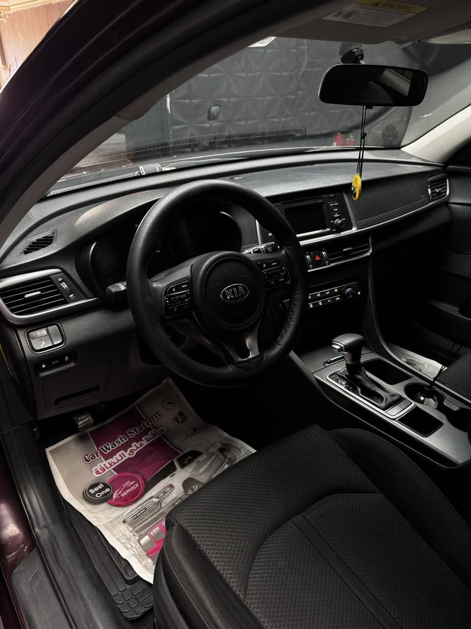 السلام عليكم  اوبتيما 2017 امريكي حادثها جاملغ وباب السايق ماشيه 117 ميل مكينه 2400gdi  مكينه وكير وشواصي مكفوله 
السعر: 135
***********
