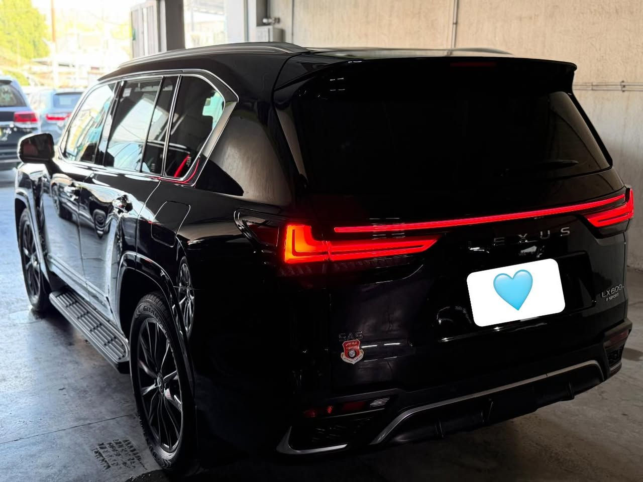 السلام عليكم 
لكزس 2023 fsport
ماشية 36 الف كيلو متر 
مكفولة السياره ماعدى رصعه بالذيل مال جاملغ الامامي الايمن ومسحوبه pdr
رقم بغداد 
بوب شفط وشاشات بالتجاوي الخلفيه
سعرها:119.500الف دولار وبيها مجال بسيط
للاستفسار اكثر:***********
مكانها معارض النهضه شركة اللامي
