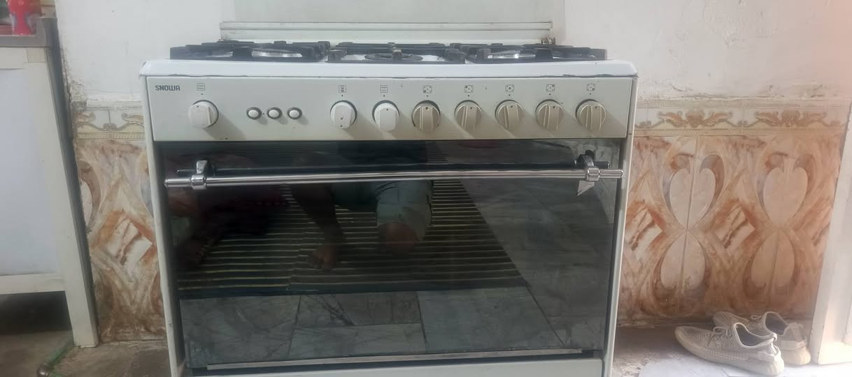 طباخ ٥ عيون كلهن شغالات شرط الشغل الفرن شغال نضيف جدا نوعيه الثقيله كله حساسات السعر ١٥٠ قفل 
مكان ناصريه حي اريدو شراي يتصل ***********
