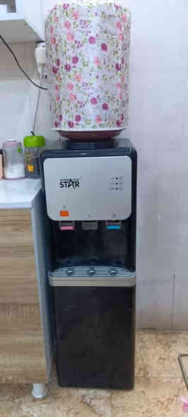 السلام عليكم عندي هاي الغراض للبيع 
١_غرفه نوم ١١ قطعه كلش نضيفه يحتاجلها شد زين سعره ٣٥٠ الف

٢_مرشحه طباخ جديده سعره ٥٠ الف

٣_مبرده حجم وسط شغاله ونضيفه سعره ٥٠ الف

٤_براد ماء فقط ماء بارد يشتغل الثلاجه عاطله ٢٥  الف

٥_تخم ديوان عشر مقاعد مع التلبيسه بدون ضرر نضيف سعره ٢٠٠ الف 

مكاني بغداد شهداء البياع ***********
