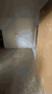 دار للبيع حي السفير خلف الشارع العام خلف ابو احمد الكناني المساحة ١١٠متر الاتصال ***********
