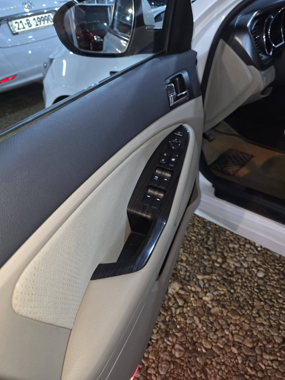 السلام عليكم للبيع كيا اوبتيما 2011 وارد خليجي محرك 2400 مواصفات نص فول سياره ماشيه 23 الف حقيقي رقم بغداد بسمي رقم *********** مكان سياره بابل
