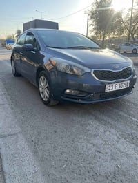 متاح كيه فورتي موديل 2014  بيهه أربع قطع صبغ بدون دواخل  السياره حلوه ...