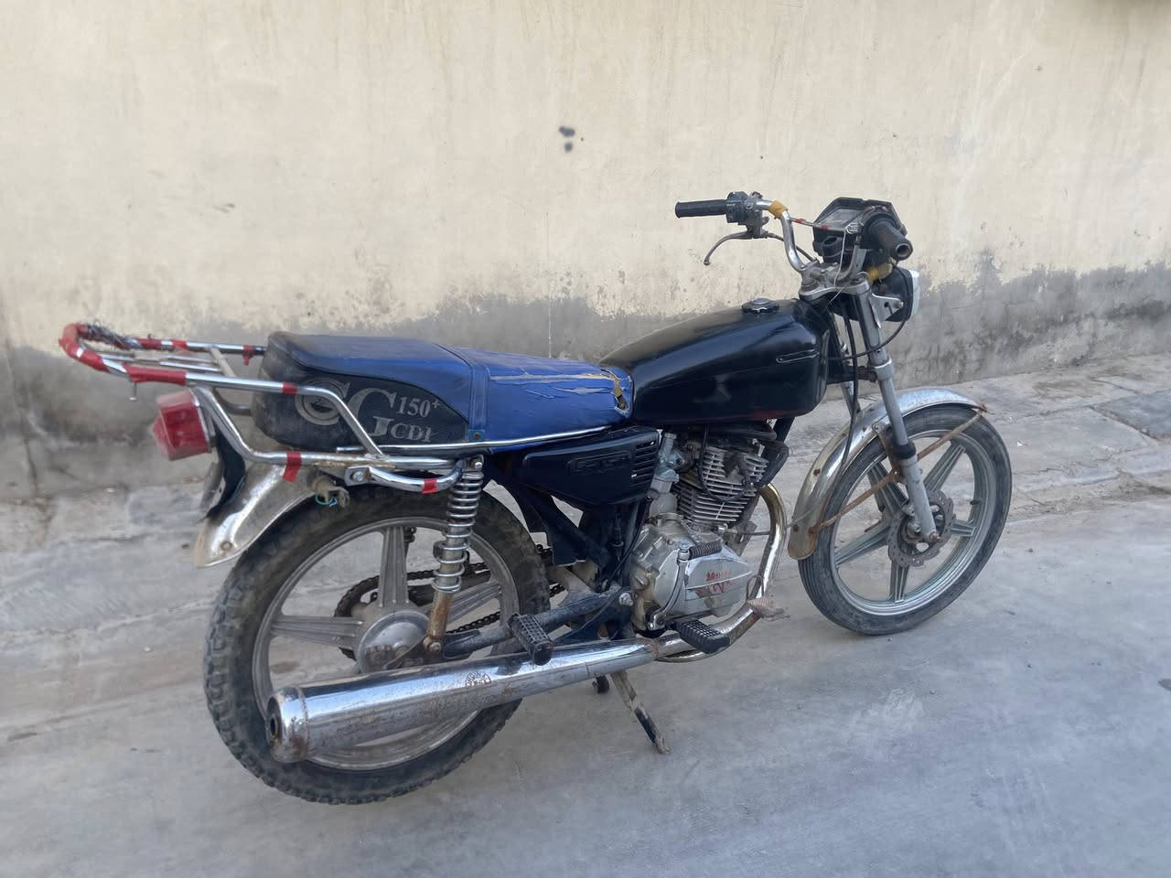 سلام عليكم مكلف بل نشر
دراجه سيفان موديل 2021 للبيع شغاله هندر واحد مكينه نضيفة مال شغل نقصها صينيه مال زنجيل السعر 250 المكان ديالى ناحية العباره 
للأتصال ***********
