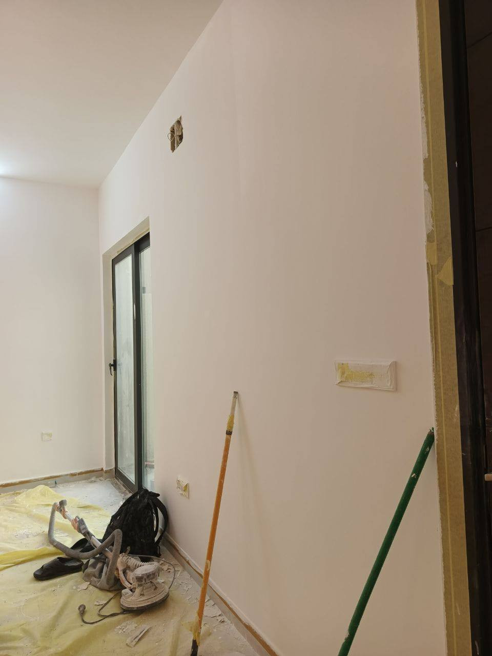 سلام عليكم
متفرغ للعمل اشتغل جميع البيوت والمواقع معالجة لرطوبة بكافة انواعها وطلس وتصليح وسنفرة وعمل ديكورات حديثة وعمل سحبات وركم جبسن وعمل سحبات وطلس واجهات وسنفرة وشغل درجة اولى وحديثث
للتواصل عل خاص او واتساب  رقمي وااتساب ***********
