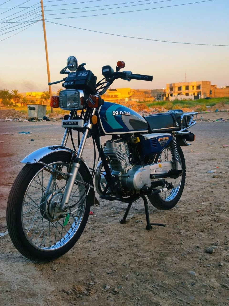 سلام وعليكم شباب دراجه روق كامله
شلامجه مكينه ما مفتوحه نضفه فول سعر 800 وبيه مجال 

***********

