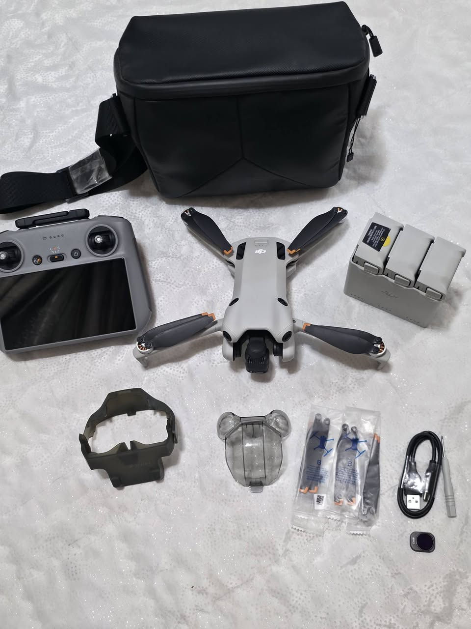 درون mini 4 pro combo plas 
نضافة 100/100 مابيهة شخط أخت الجديدة مستعمله شي بسيط ملحقات كامله 3 بطاريات كلهن بلاس كُل بطارية تطير 45 دقيقه ريش احتياط 8 سعرهة مناسب جداً مستعجل عليهة 
استفسار راسلني خاص وتدلل مكاني بابل 
*********** واتساب
