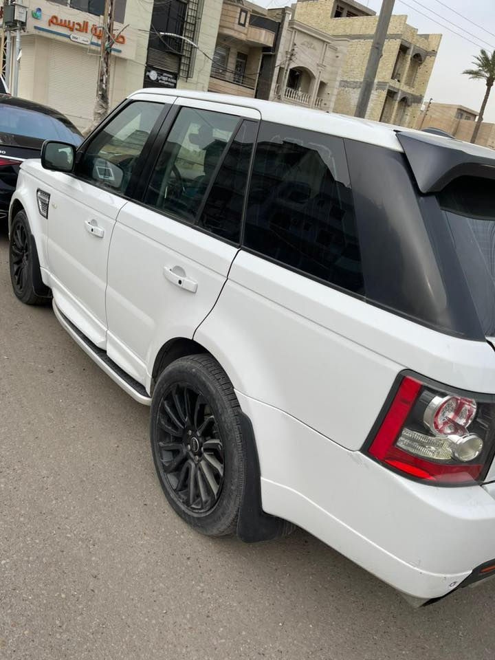 السلام عليكم 
رانج روفر موديل 2011 
بيها بابين كلير اثر شخوط بدون حادث 
فول مواصفات سياره جاهزه من كلشي مبيها اي نقص 
محرك 8 سوبر
سعرها 140 $ 
هاتف ***********
