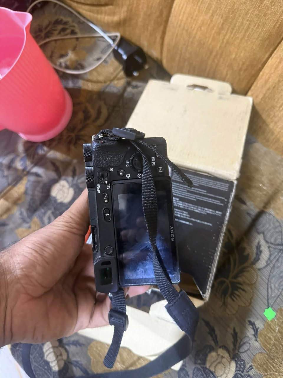 سوني 6400 نضافه فول
سوني 6400 للبيع  

شتر 13 الف 

عدسه 16-55

كامرا نضيفه وجديده كامل ملحقات 

السعر 900 الف قابل لتفاوض

تواص خاص او واتساب او اتصال. ***********
