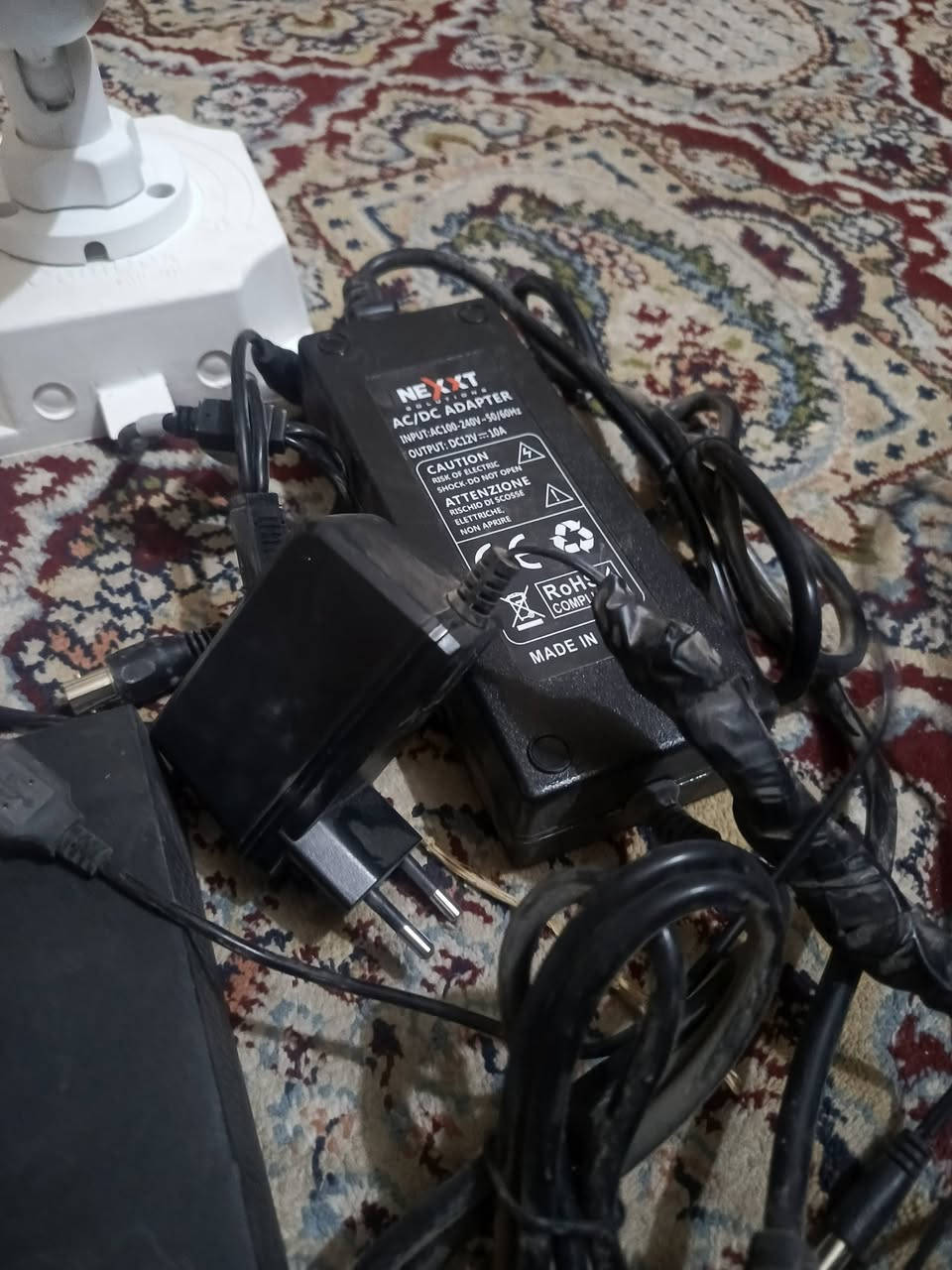 السلام عليكم كامرات اصلية للبيع
عدد 4 

السعر 150 وبيهن مجال 

***********
