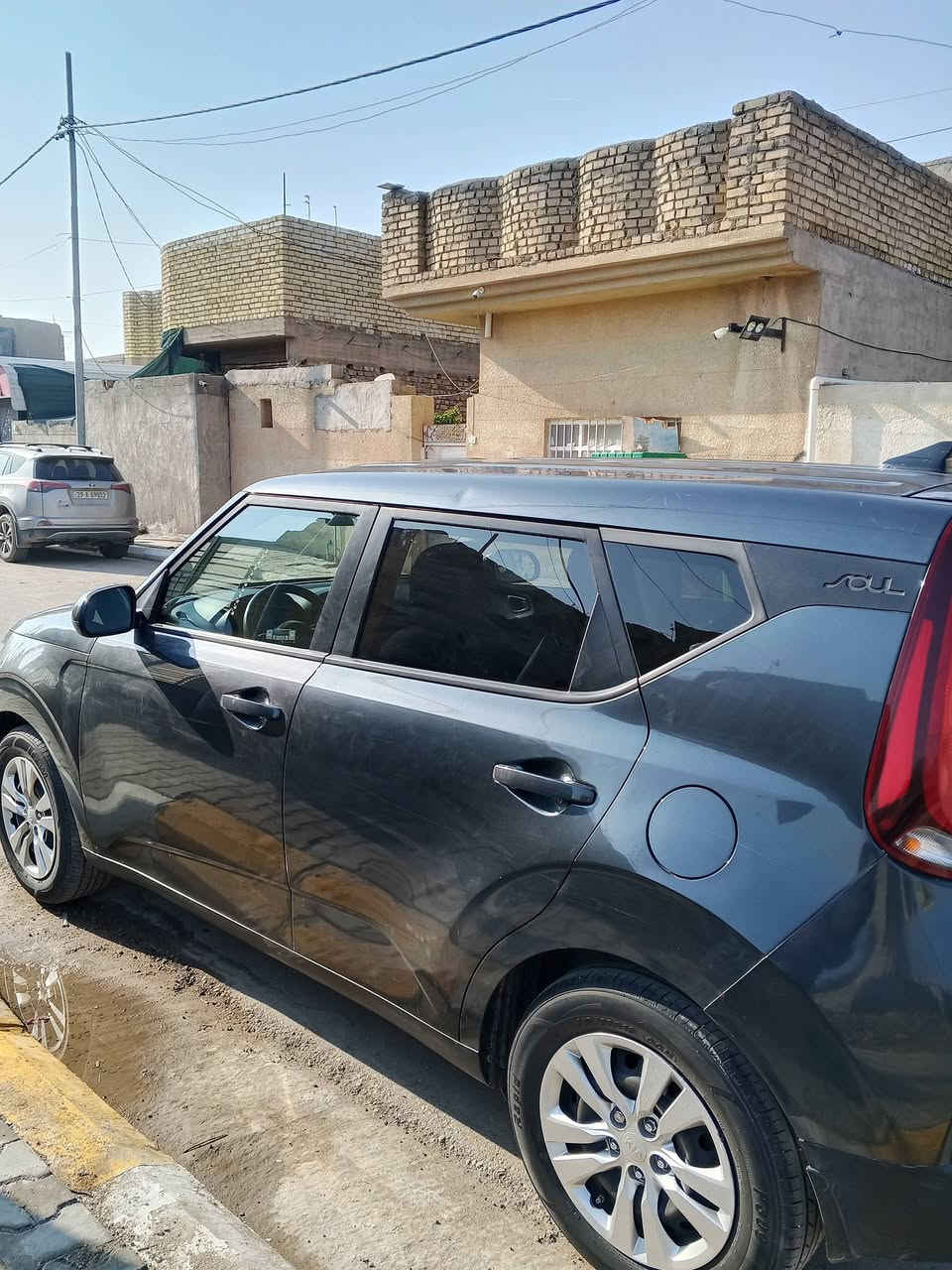 كيا صول 2020
محرك 2000 دوش
وارد امريكي حادثها بدون ايرباك 
(جاملغ وبنيد) 
نظافه السياره100%
كفاله من كلشي 
السياره انا مستوردها 
سياره بأسمي تحويل ثاني يوم
كوت ***********
السعر 135
