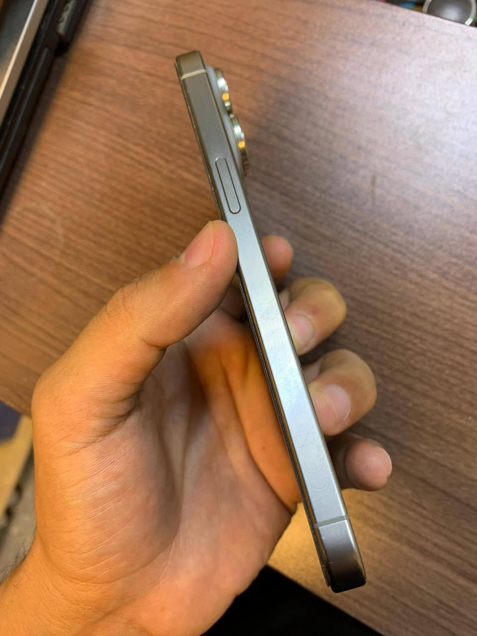 للبيع
‏iPhone 15 Pro Max
ذاكرة 256GB
🔋 البطارية 94%

✅ لا مفتوح
✅ الجهاز نظيف جدًا والاستخدام مرتب
✅ كلشي شغال بدون مشاكل

 السعر: 1150 وبي مجال بسيط

 للاستفسار: ***********
