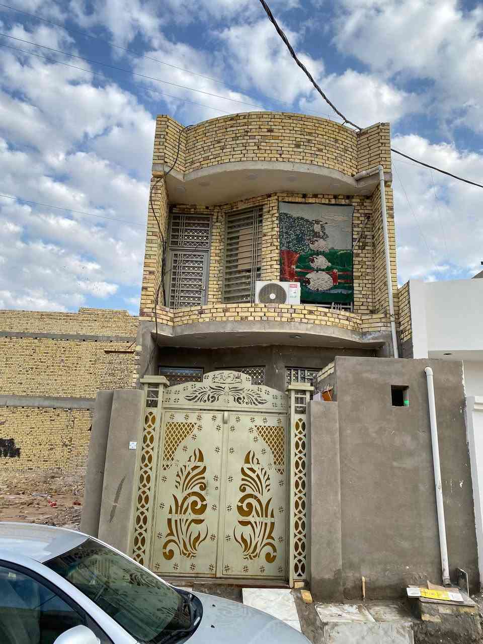 سلام عليكم بيت ١٠٠ متر طولاني طابقين غرفتين فوك فقط جوة دوانيه مع صالة مع مطبخ مطلوب إسكان ٤٥ بشهر ٢٠٠ السعر الكلي ١٢٠ العنوان حي الغدير العابرات قريب على الاربع سايدات مال شارع البناني الاتصال ***********
