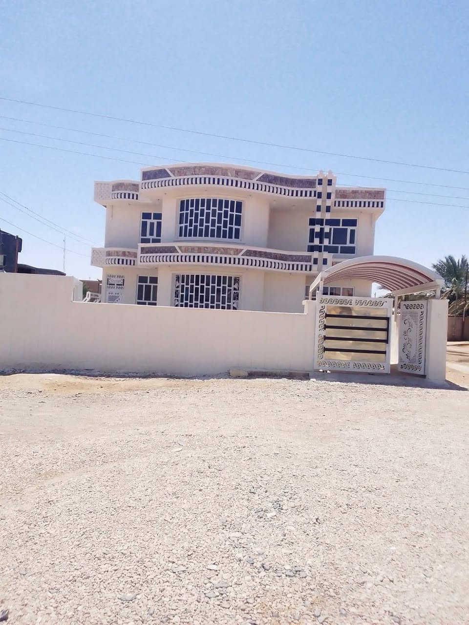 دار للبيع مساحه ٤٥٠متر ركن فول مواصفات ديوان مطبخ كراج حديقه 
٤غرف نوم الانبار حديثه حي العسكري 
لمعرفه السعر
78045460550
***********
***********
