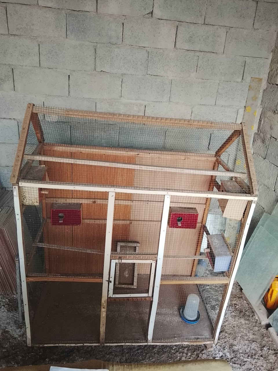 السلام عليكم قفص للبيع السعر 40الف الحاب يشتري رقم الهاتف ***********
