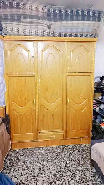 كنتور وبوفيه
سلام عليكم 
كنتور ٣ بيبان كبير جديد تفصال
السعر كنتور ٢٥٠ وبي مجال 

والبوفيه بابين تفصال جديده 
السعر ٧٥
العنوان بغداد حي ور 
رقم/***********
