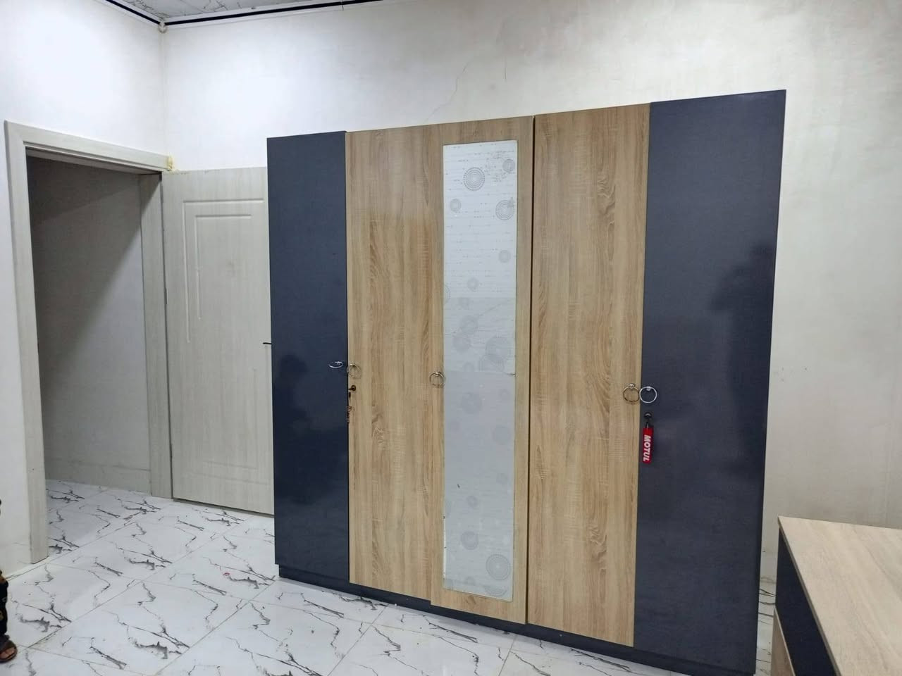 غرفه نوم للبيع خمس قطع ***********
