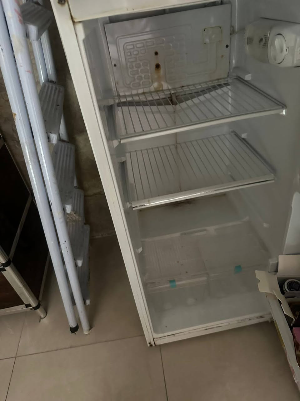 ثلاجه ١٢  قدم شغاله بس الماطور بيه ونه قيم واخذ مكاني نجف


**إذا كنت صاحب هذا الإعلان وتريد حذفه لأي سبب، رجاءا أرسل رسالة إلى الدعم الفني**