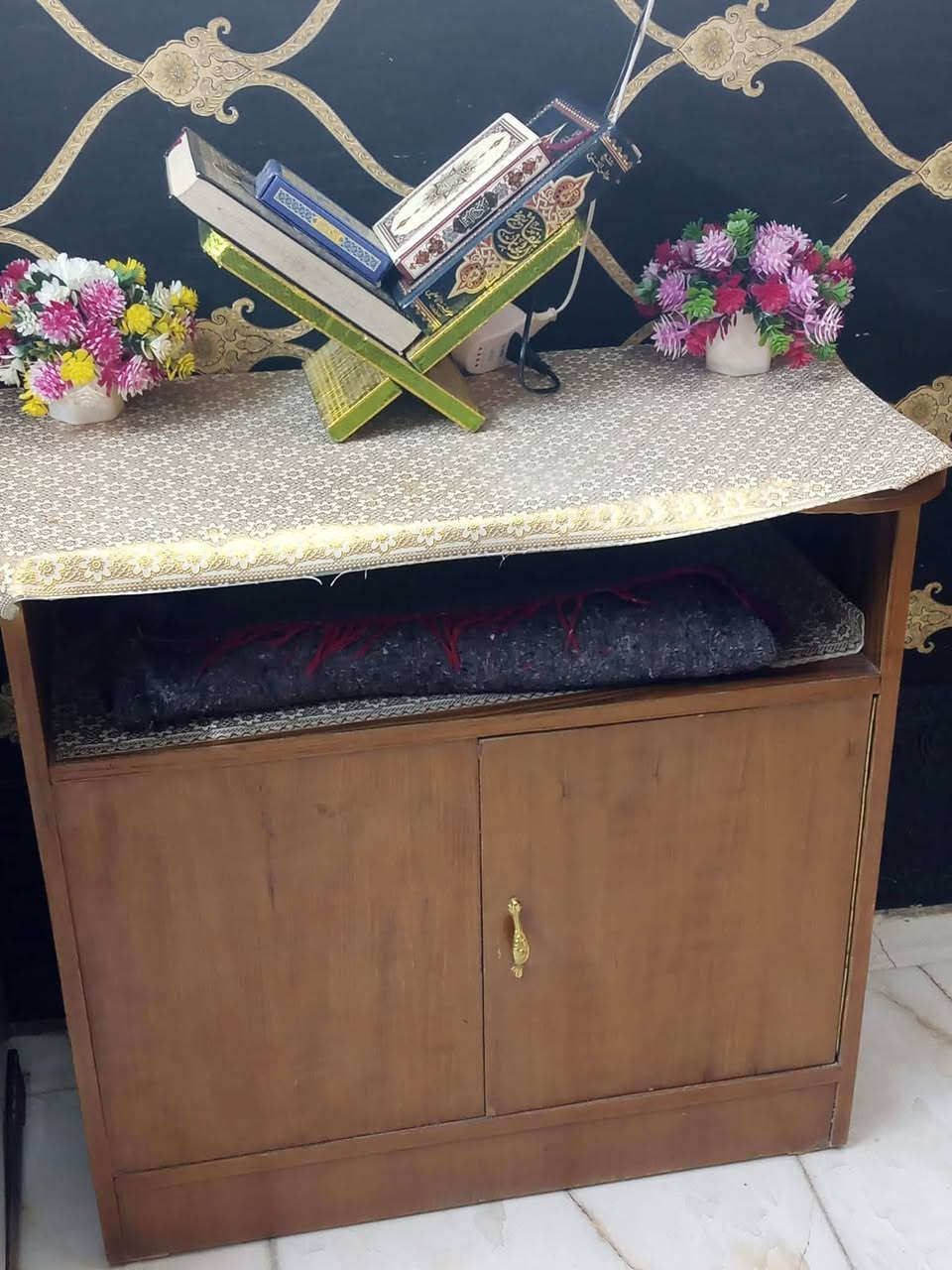 غرفة اخشاب عراقي مسگم قوي
الضهر شد براغي ٦ ابواب كبيرة مع ملحق دواخل 
سعر ٧٠٠ وبيها مجال بسيط
للاستفسار 
واتساب او ماسنجر 
***********
