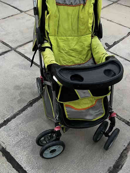 عربانة اطفال للبيع السعر٣٥ للسفسار خاص او *********** العنوان ديالى المقدادية
