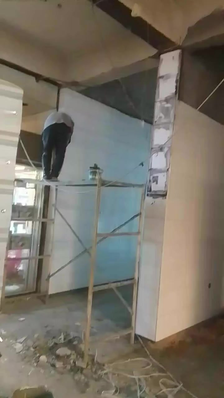 خلفة سيراميك مصري لعمل السيراميك البورسلين والكاشي والمرمر والدروج والارضيات شغل نضيف ومرتب شغل درجة اولي ***********بة واتس متفرغ حاليا
