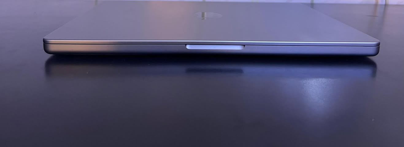 MacBook Pro M1 Pro 14” 

Ram 16 | SSD 500

Battery 97 - Cycle 13

Price: 1.480.000

***********
