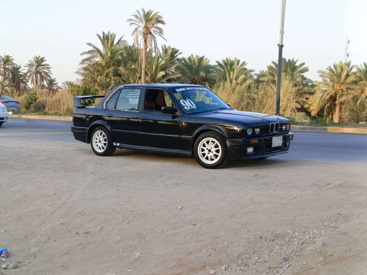 السلام عليكم BMW زعره للبيع ناصرية مركز 25 والشراي   سهلا ***********
