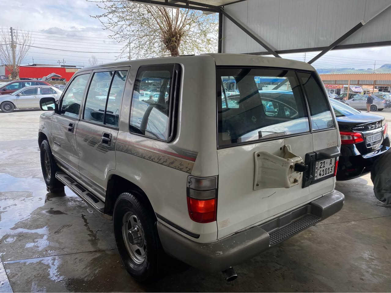 ئەسۆزۆ مۆدێل ٢٠٠٠ گێڕ عادی دەبڵ ئەکس گێڕ و مەکینە و تەقەو ڕەقەی بەشەرت دەبڵ ئەکسل و کارەبای بەشرتە یەک دینار مەسرەفی نیە هەموو گیانی بیلادە و هیچ شوێنی نەگۆڕاوە و چرکەی تیا نیە چوار تایەیەی لۆکی لە ژێرایە و سەنەوی و ڕەقەمی تازەیە . (***********) واتس ئەبی لەسەرە . السليمانية, العراق
