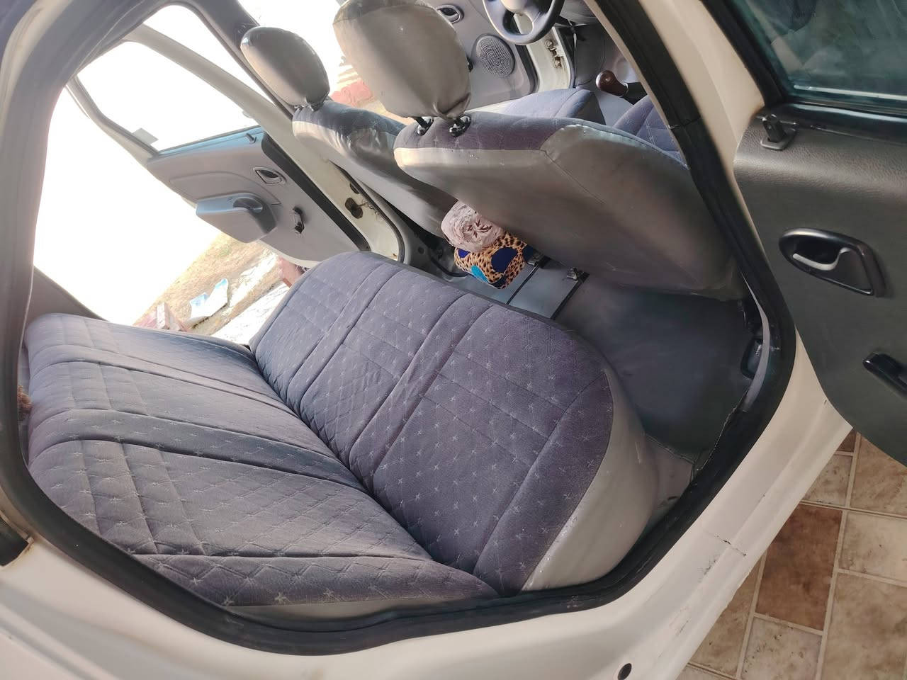 رينو للبيع موديل 10مكان ديالى محرك كير مكفولات سعره 46بيه محال ***********
