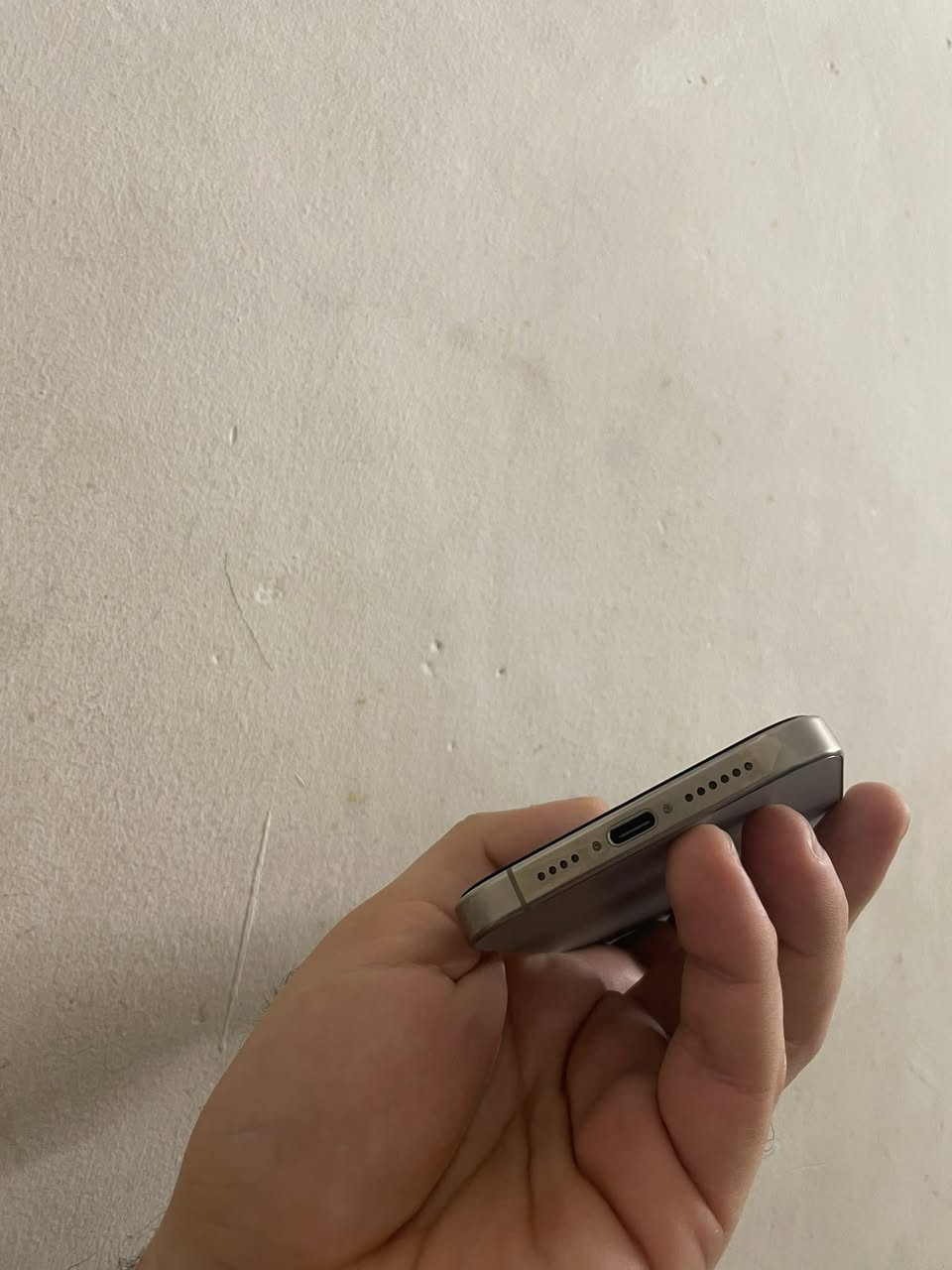 آيفون ١٥ برو ماكس ٢٥٦ تاك سيم كارت كارتون وشرط تلفون كبس ما مفتوح برغي بي  سعر مليون و ١٠٠ الف بي مجال بسيط شراي *********** خابرني وتدلل
