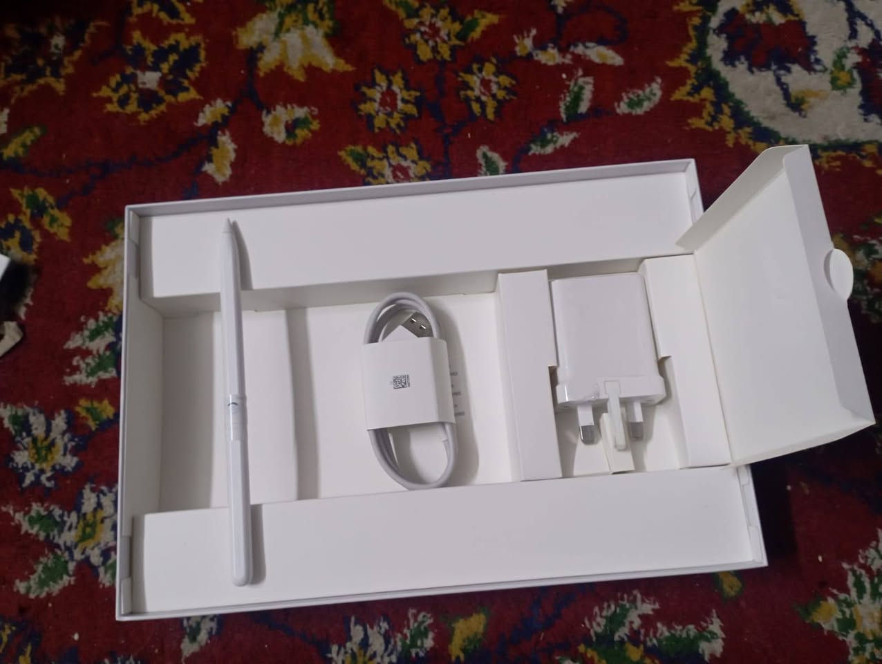 السلام عليكم
HONOR PAD V9  

شاشة LCD تردد 144HZ بدقة 2.8K خاصية حماية البصر حجم الشاشة 11.5 

معالج MediaTek Dimensity 8350 بمعمارية 4 نانومتر 

ذاكرة عشوائية 12GB+12 TURBO الداخلية  256GB

سعة البطارية 10100 مللي بشاحن مرفق 35Watt ويدعم اقصى قدرة للشحن 66Watt 

معزز بصوت ستيريو + مكاني ب8 سماعات عالية Hi Res 

الجهاز استخدام شهر كامل ملحقاتة مثل ماموضح 570 الف


**إذا كنت صاحب هذا الإعلان وتريد حذفه لأي سبب، رجاءا أرسل رسالة إلى الدعم الفني**