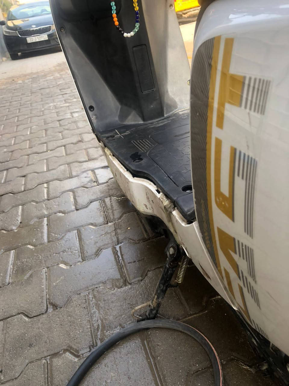 للبيع نقص بطاريات فقط وجاملاخات وكلشي شغال بيها دراجه الله يشهد عليه بس نقص بطاريات وبطاريات اربعه اكبار  لايت زنون 150وبيها مجال للاستفسار  اكثر ***********
