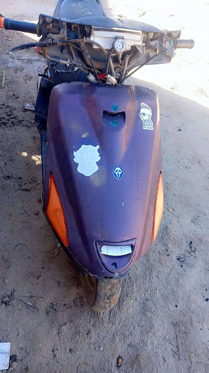 200 بس بوشه مبدل بيه وحاوي  شلعه فول عوزه بس قايش نا متوحد عل فيس ***********
