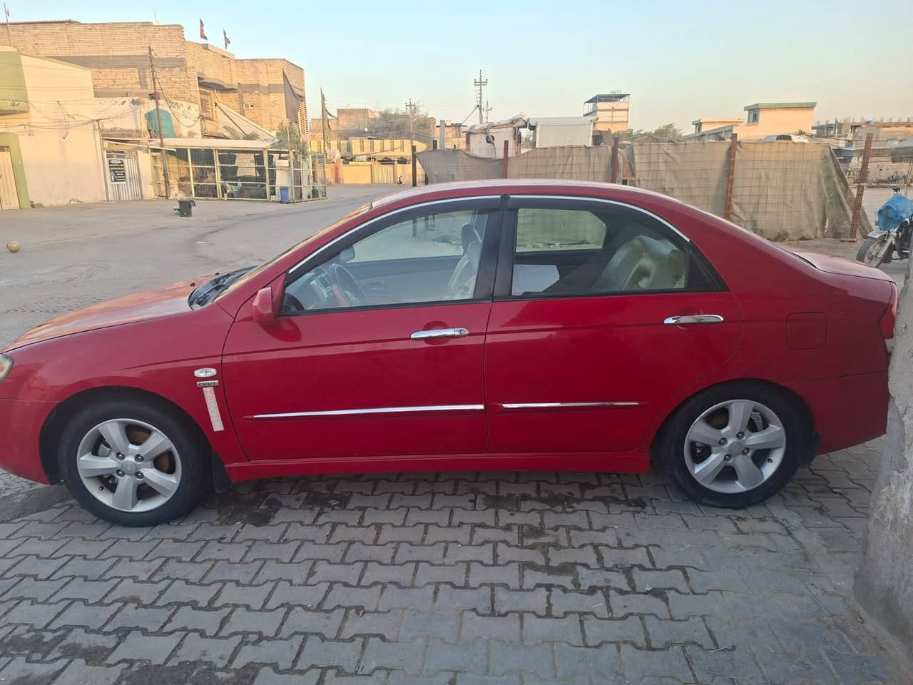 � للبيع كيا سيراتو موديل 2007 🚗

سيارة كيا سيراتو موديل 2007
رقم بغداد، السيارة باسمي وجاهزة لنقل الملكية.

المواصفات:

* الكير: كفالة ✅
* المكينة: كفالة (محرك 1600 مرغوب) 🔧
* حدادية أمامية 60/100
* مكفولة من الصبغ والضربات
* بيها دحجات بسيطة جداً وغير مؤثرة
* التايرات نظيفة 🛞
* داخل السيارة نظيف جداً ✨
* التبريد ممتاز ويحتاج فقط تعبئة غاز للمكيف ❄️

ملاحظات:

* السيارة نظيفة وحالتها حلوة جداً
* استخدام شخصي ومعتنى بيها
* جاهزة للفحص والمعاينة

💰 السعر: 86 ورقة وقابل للتفاوض

***********�
