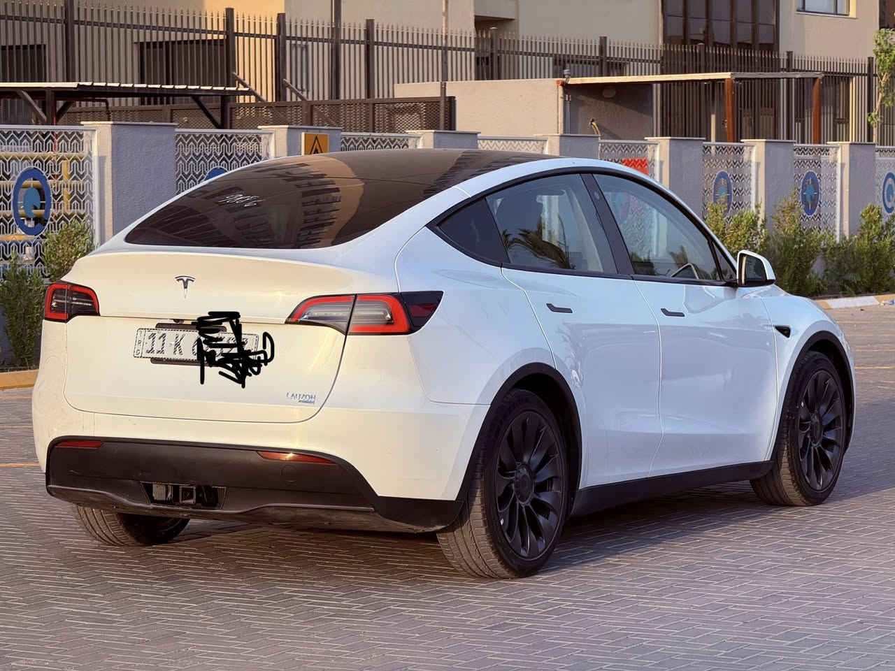 السلام عليكم 
تسـلا مودل Y تك ماطور 
موديل 2023 
سياره مرقم  بغداد 
السيارة اون لاين
الحادث كليييييييين بيه اصبعين بارد بالخلف
السعر     21500$

• تقطع بالشحنة فوك 500كم
• سقف بانوراما زجاج
• شاشة كبيرة حجم 15 بوصة
• كاميرا خلفية
• حساسات خلفية
• كاميرا امامية
• حساسات اماميه
• كاميرا جانبيه 
• كراسي كهرباء جلد لون اسود
• كراسي كهرباء
• كراسي مدفية
• غرفة جلد مميزة لون أسود 
• رادار امامي
• رادار خلفي
• رادار جانبي
• مانع تصادم
• محدد مسرب
• كاميرات عدد 8 
• حساسات جانبيه
• مثبت سرعة
• كاميرات محيطيه 360° 
• تحكم بالسياره عن طريق الشاشة
• نظام قيادة آلية Auto Pilot
• عداد ديجيتال
• تشغيل تلقائيe
• نظام (RCTA) للتنبيه عند الرجوع للخلف
• نظام (RSA) لكشف لافتات السرعه للطريق
• نظام (PSC) الرادار الذكي لمنع الاصطدام 
• نظام (LTA) لتحديد المسار على الطريق
• تشغيل عن بعد
• الدخول الذكي

للأستفسار الاتصال

***********
