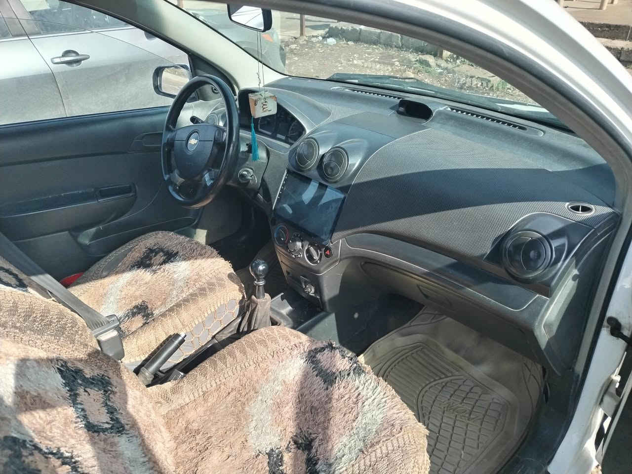 ت***********
ئەڤیۆ مودێل 2009 رقم هولێر سەنەوی بەسەر چووە 
دو پارچە سبغ بێ داخلی گێڕ عادی گێڕ مکینە بی حەیب تەحویل غەرامە شرت  200هەزار غەرامەی لەسەرە
 سیارە جاهزەو بێ مەسروفە 
سعر56وەرەقەو کەمێك مجال
