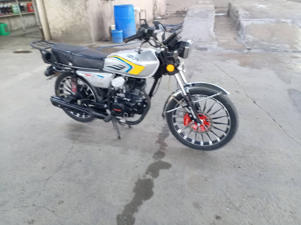 سلام عليكم دراجة سونك محرك اسودضاغطة وزنجيل كفالة عامة جيب فيت وفحص
موديل 2025 أوراق *********** مكان الحسينية
السعر 950
