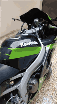 شلون الشباب
الجميله للبيع
كاوسكي نينجا 600RR💚
موديل 2002 💚  بدون اوراق
الدراجه خير من الله كير محرك كهرب مكفول 💚
جيب وياك فيتر وتعال
عليها لايت زينول منضومة كاملة 💚
وعليها كزوز رياضي 💚 وكم تعديل ✅
الدراجه حلوة ومرتبة دهن موتل اصلي ✅ ماي راديتر زيتي ✅ بانزين محسن ✅ 
ملاحظة بيها كم ملاحظة بلكفرات بسيط
مكانها الموصل الجانب الايسر 💚✅
اي استفسار ***********
