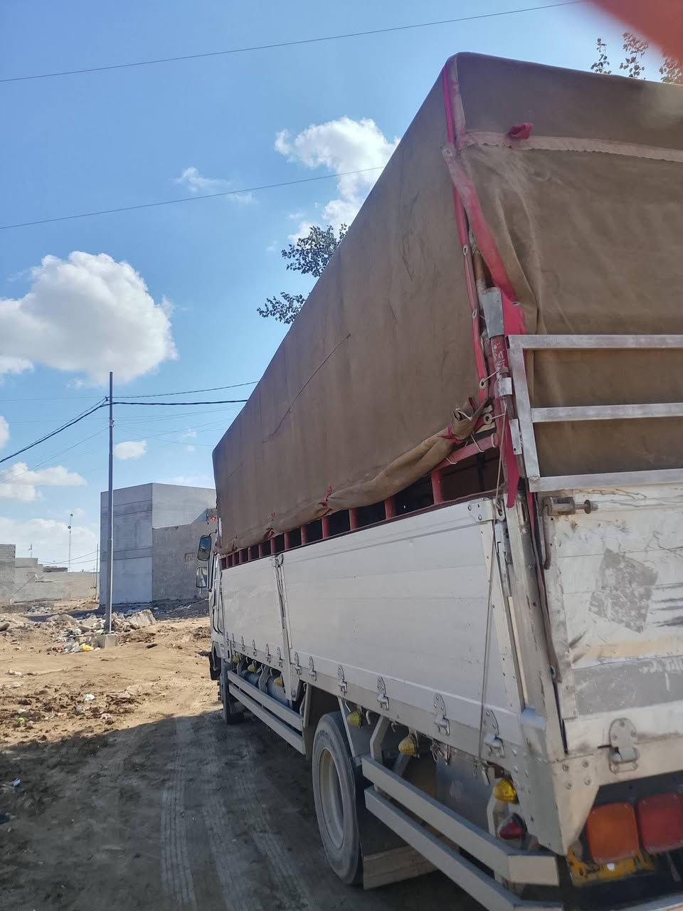 السلام عليكم يوجد سقيفه مال خضاره كامل هوه الجادر الخيمه صار شهر من شاده جديد كلش  المكان واسط صويره ***********
