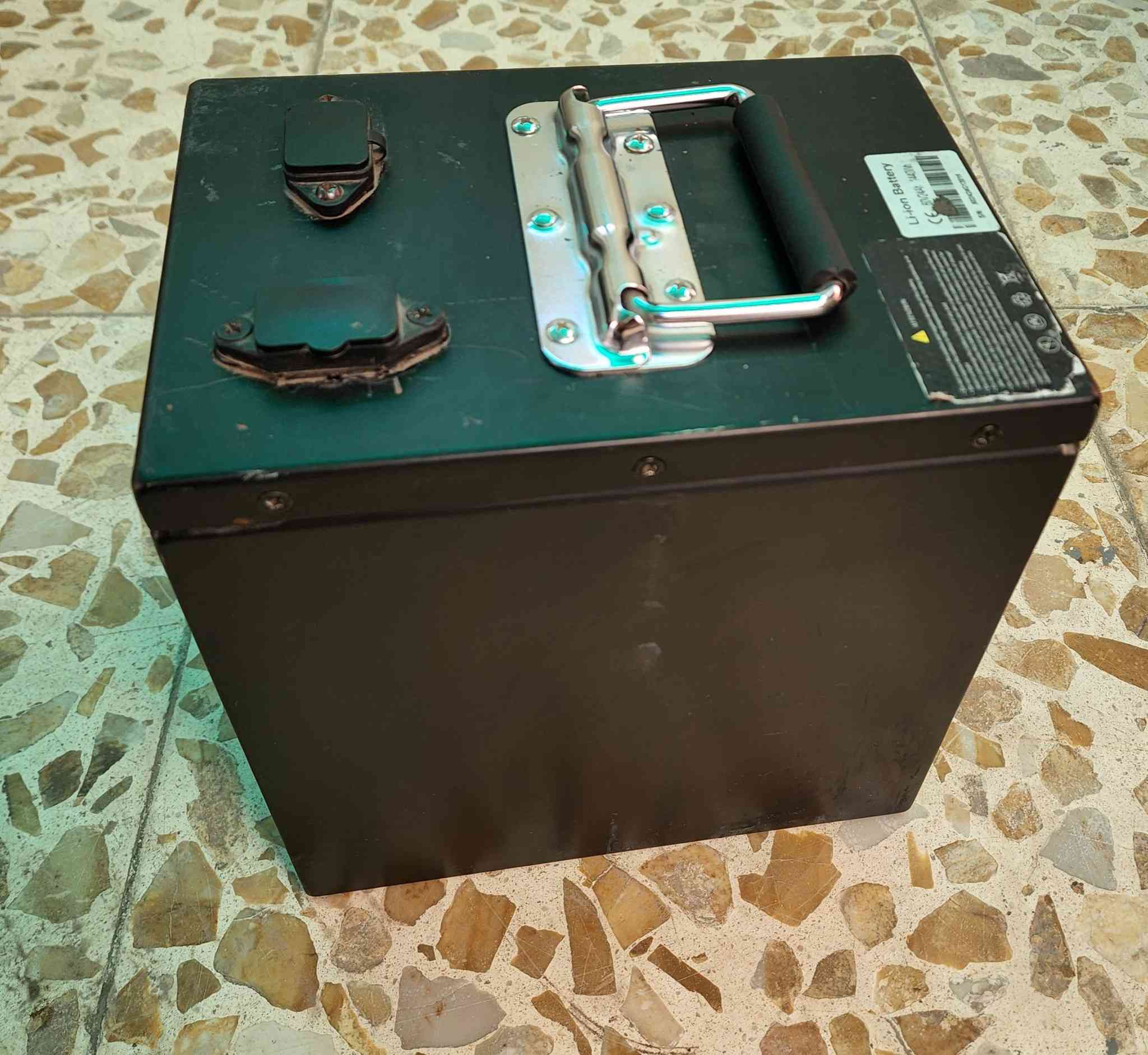 السلام عليكم دراجة سكنس شحن بطارية ليثيوم 60v. 24A اخذتهة تقريبا قبل ١٠ اشهر تمشيك بالشحنة مو اقل من 35-45 كيلو حسب السرعة والوزن 

 سعر ٧٠٠
مكاني بغداد حي اور 
***********
