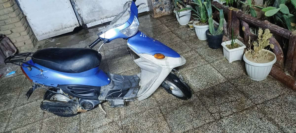 السلام عليكم دراجه بيجي حلوة ومرتبه ما ناقصها اي شي كهربائيّة كلها شغاله اشاير سلف لايت وهندر دراجه كامله وخير من الله تراشها الجوه موجوده ما شادهن 
مكان كوت سعرها 300 وبيها مجال ***********
