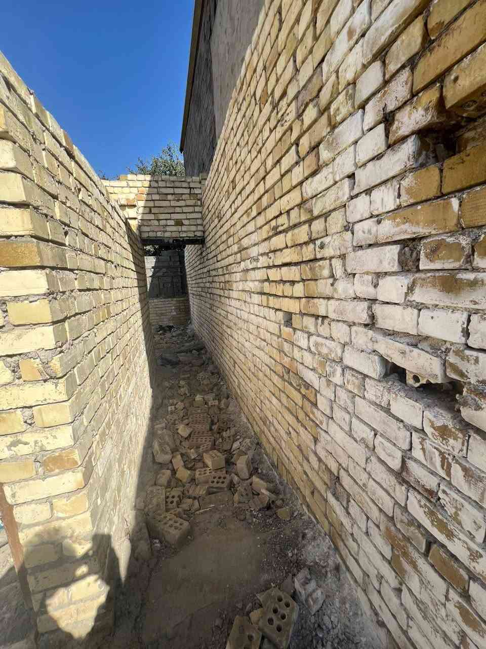 قطعه ارض للبيع مساحه130 متر ونزال 26 متر منطقه الري بدايه شارع ابو نزار للتواصل ***********
