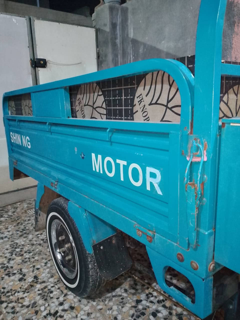 السلام عليكم للبيع موديل 22 كمرك اوراق كاملة السعر 2 مليون *********** بغداد مدينة الصدر كامله
