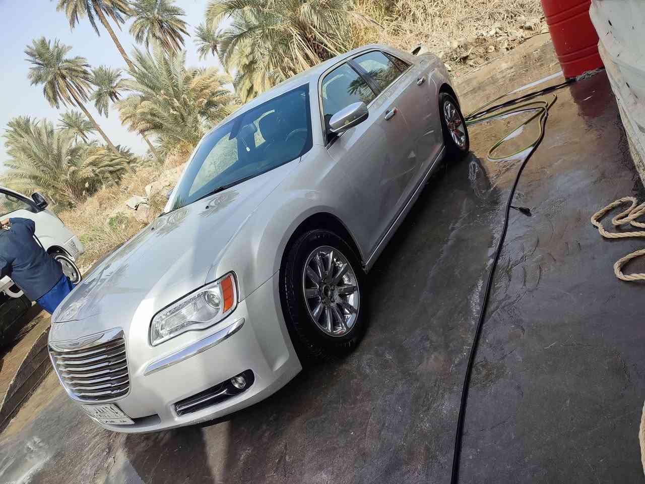 أوباما 2012
وارد كندي 

ماشية:-210k

حدثها جاملغ خلفي بدون دواخل طخه بسيطة كلش

مواصفاتها 

كير ومكينة مكفولات 

حدادية جديدة

تخم تاير هستوني شادة 

كير طيارة

شاشة جبيرة 

كامرة 

بلوتوث

تحكم جهتين

كشن كهرباء 

كشن جلد

بصمة تشغيل

تشغيل عن بعد

ويل كب كروم

منظومة زنون

المكان.. الحلة 

ه‍:ـ  ***********
