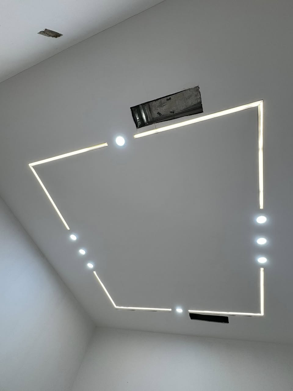 ديكورات طه
ديكورات عام 
سقوف مغربية 
وسحبات ملكية 
فلين خارجي 
صبغ داخلي خارجي 
ينال اعجابكم ان شاءالله

 للستفسار ***********
